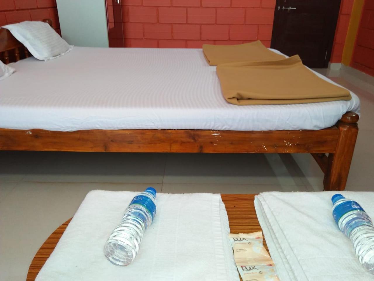 Shanthi Krishna Residency Gokarna  Exteriör bild