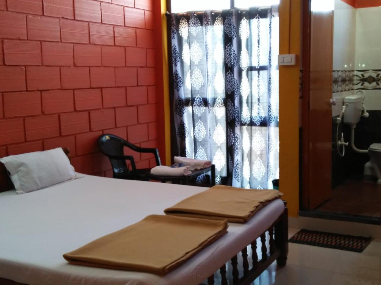 Shanthi Krishna Residency Gokarna  Exteriör bild