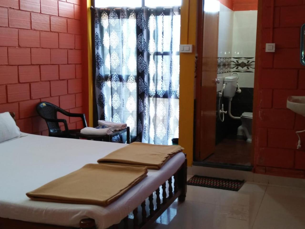 Shanthi Krishna Residency Gokarna  Exteriör bild